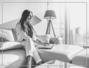young-woman-working-room-hotel-luxury-legged white-concierge-private-Elysees-concierge